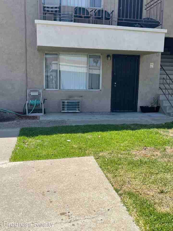 90169020 Carlton Hills Blvd. Units 1 to 18 Apartments in Santee, CA