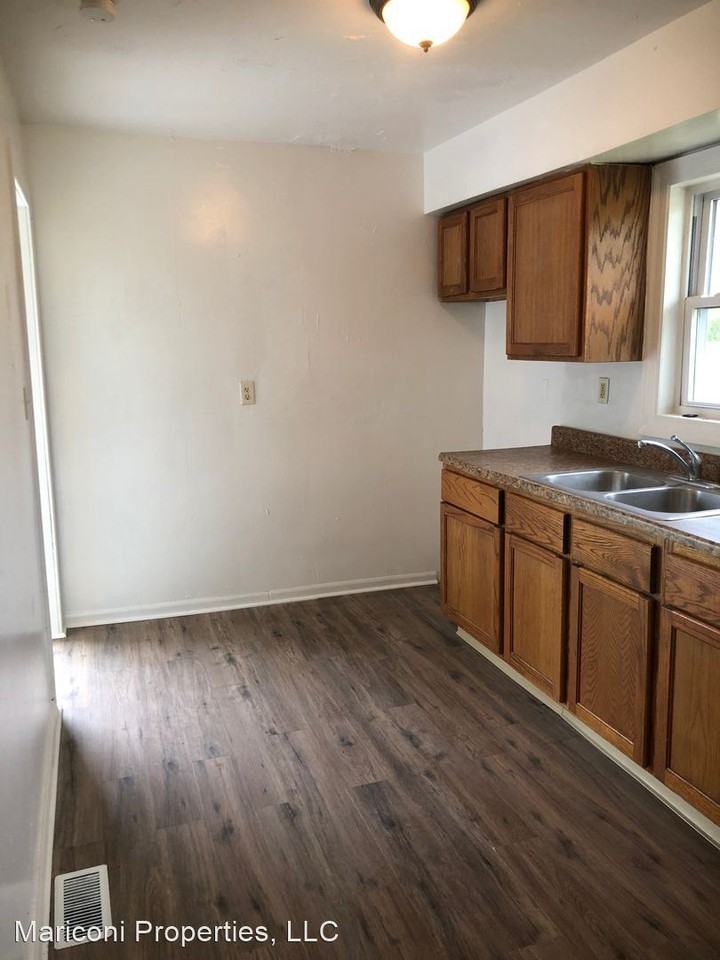 983 Riley Ave - Photo 3 of 5