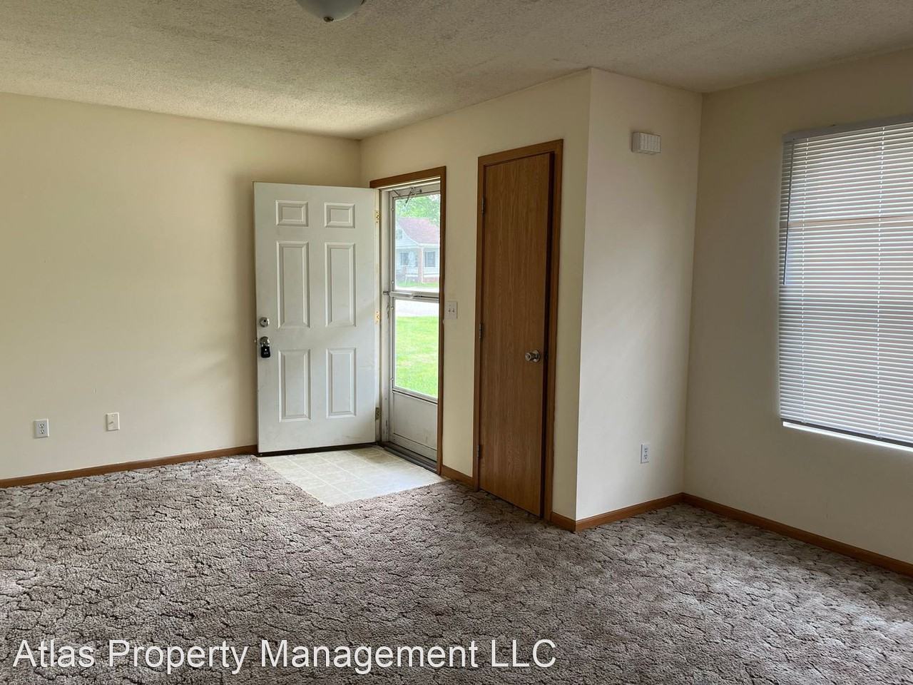 304 W Broadway St - Photo 2 of 14