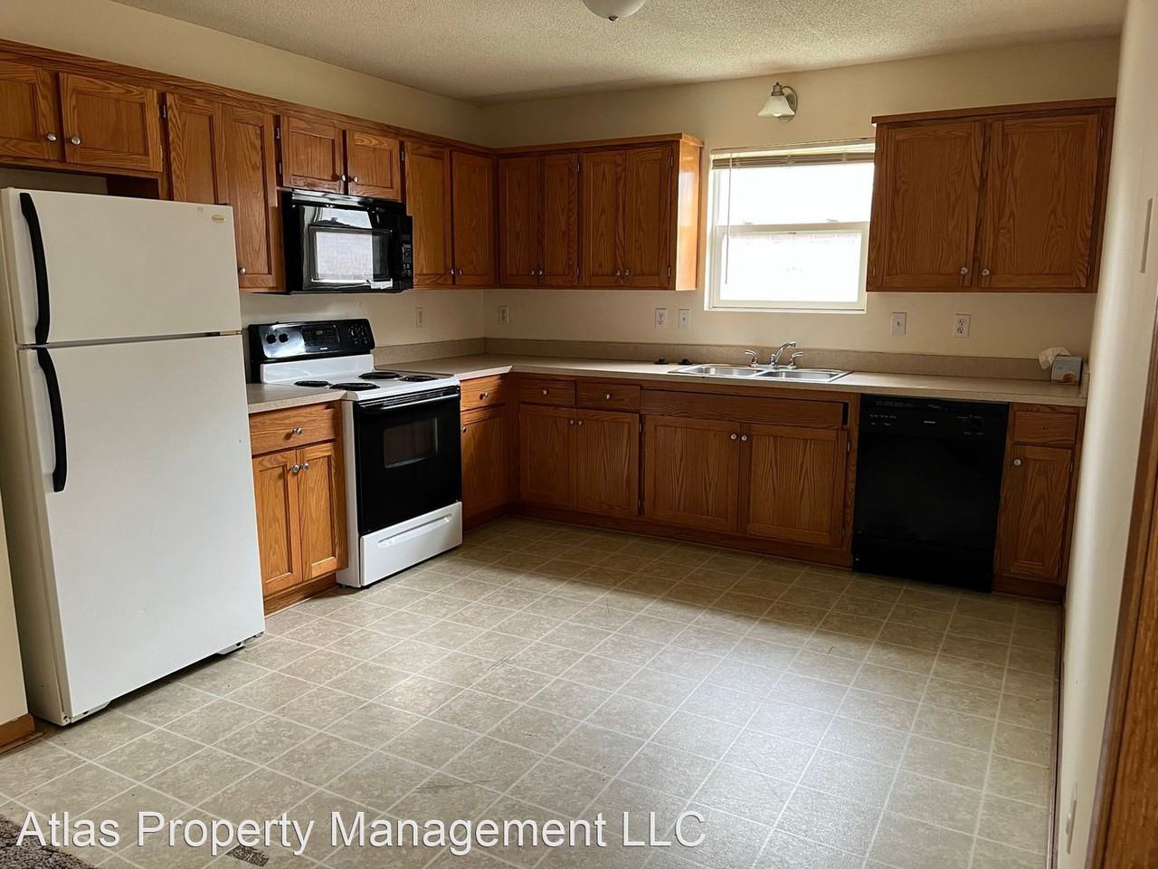 304 W Broadway St - Photo 3 of 14