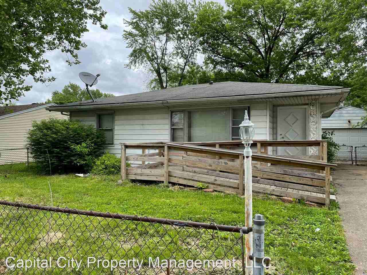 904 S 23rd St - Photo 3 of 17