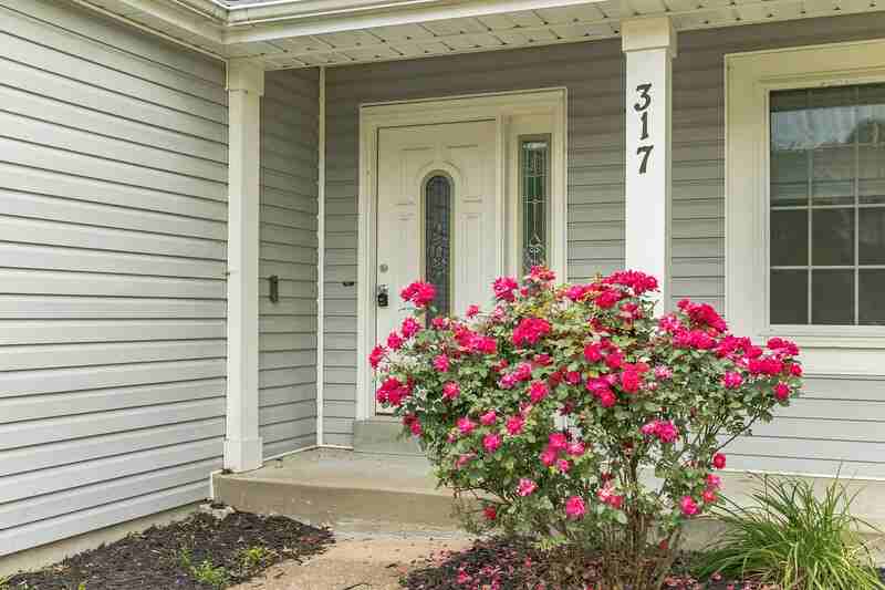 317 Oak Park Village Dr - Photo 2 of 32