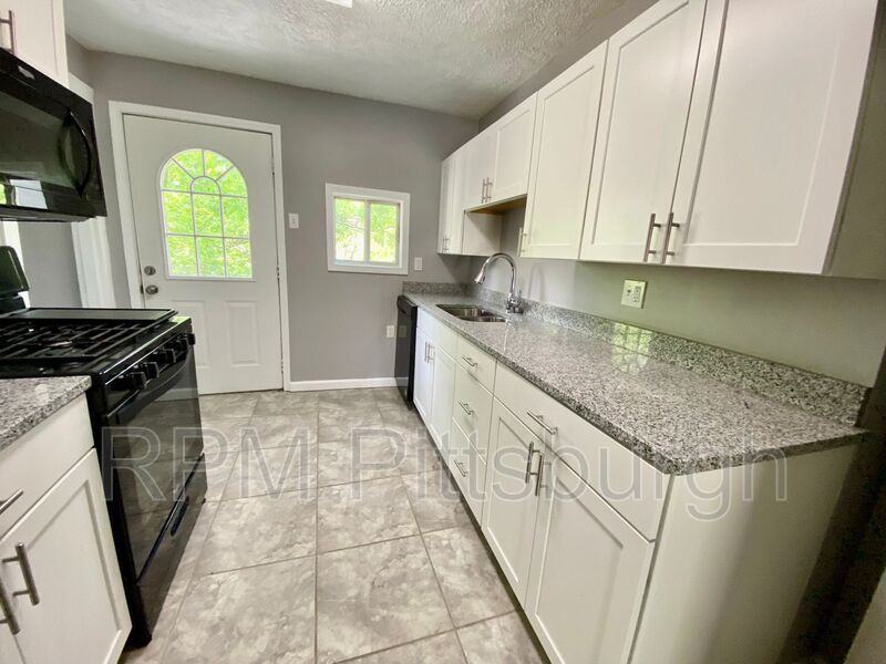 4017 Oswald St - Photo 2 of 16