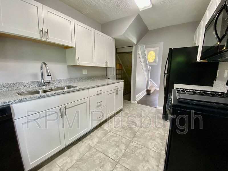 4017 Oswald St - Photo 3 of 16