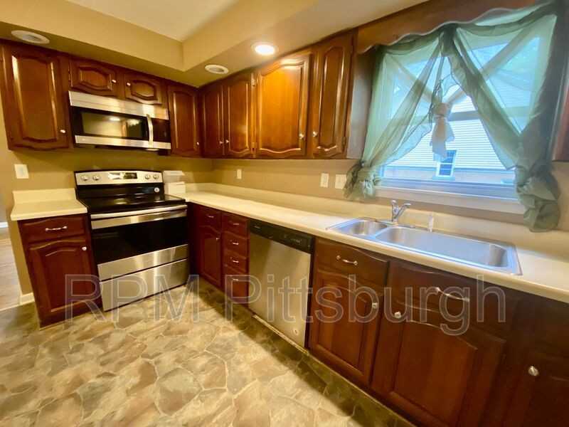 2042 Kearns Ave - Photo 3 of 11