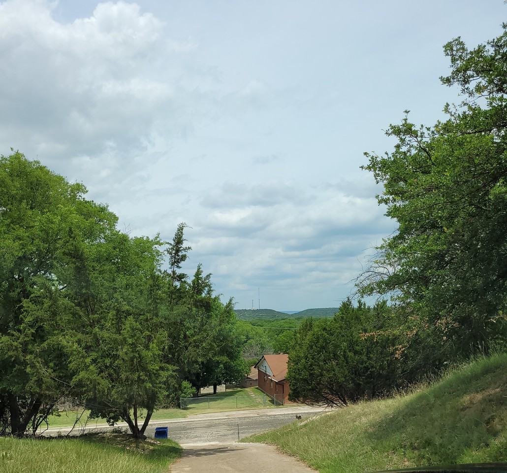 1201 Bluff Dr - Photo 2 of 12