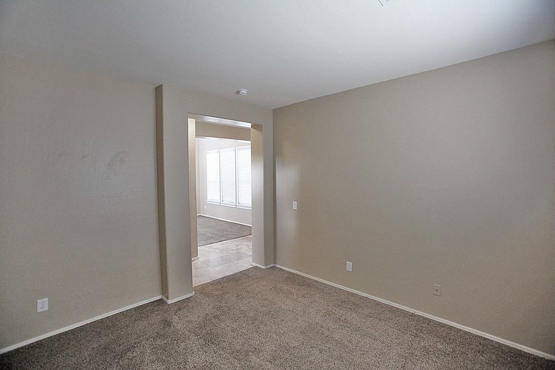 15145 W Elm Cir - Photo 3 of 32