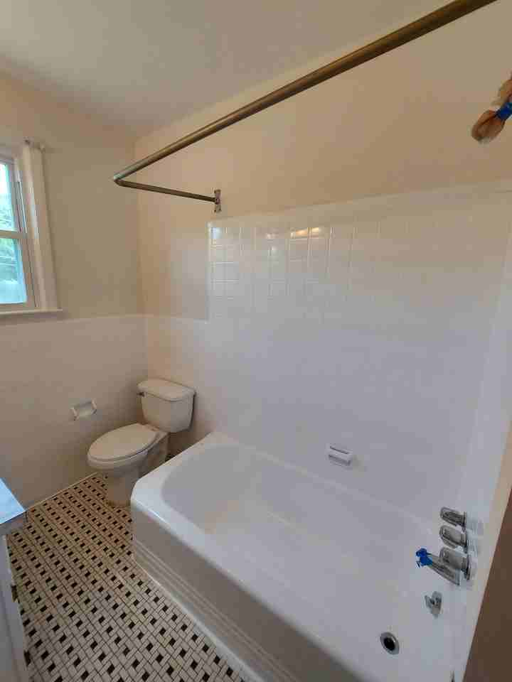 3209 Leslie Ave - Photo 3 of 17