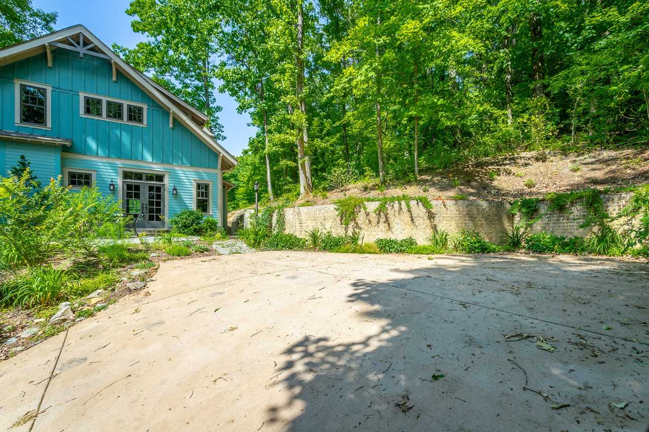 4306 Seneca Ave - Photo 3 of 50