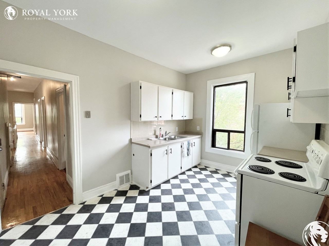 156 Caroline St S #2 - Photo 3 of 25