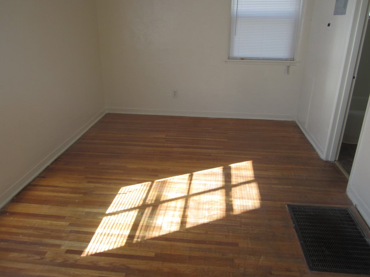 1103 Wilmoore Dr SE - Photo 2 of 5