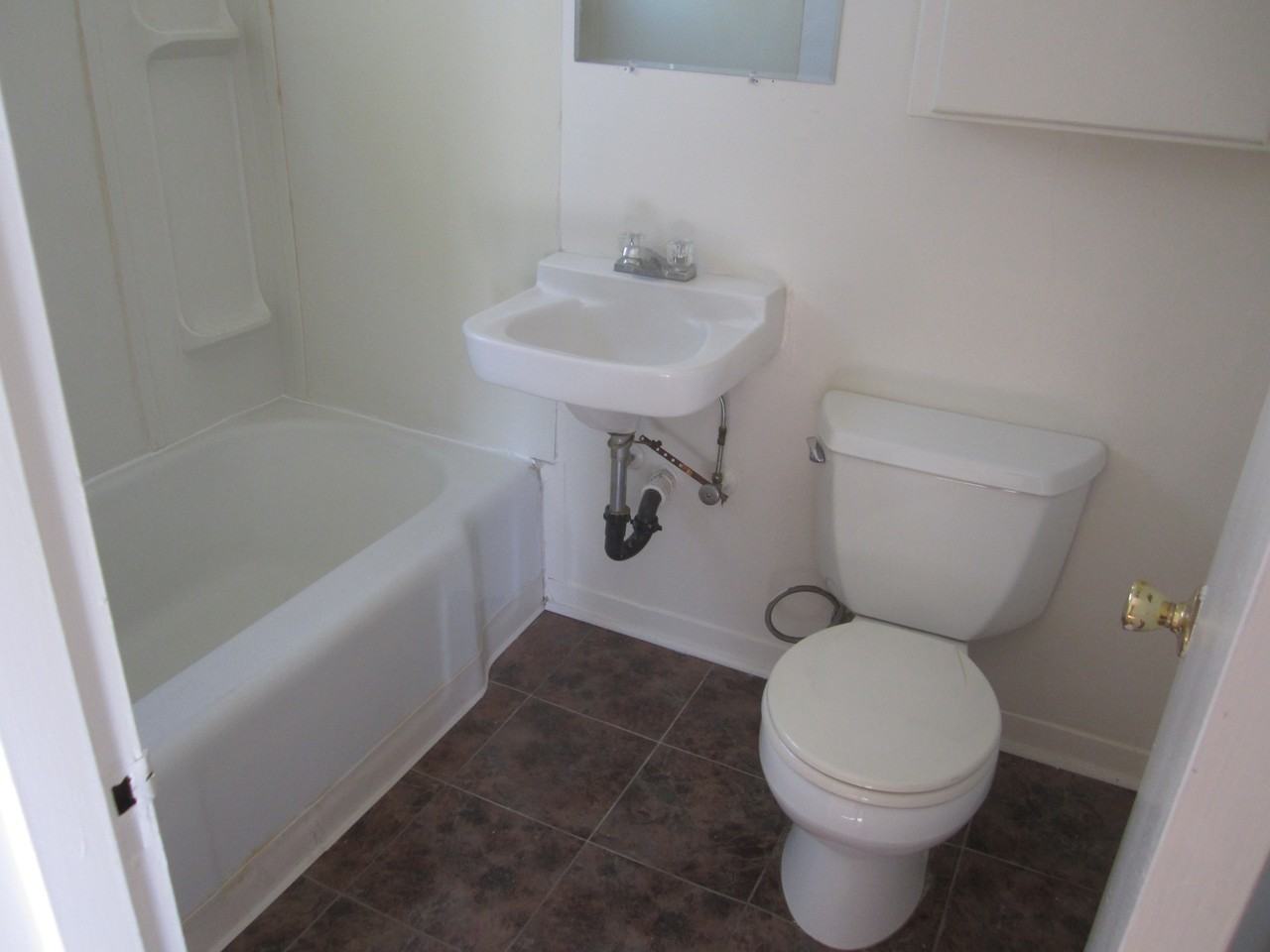 1103 Wilmoore Dr SE - Photo 3 of 5