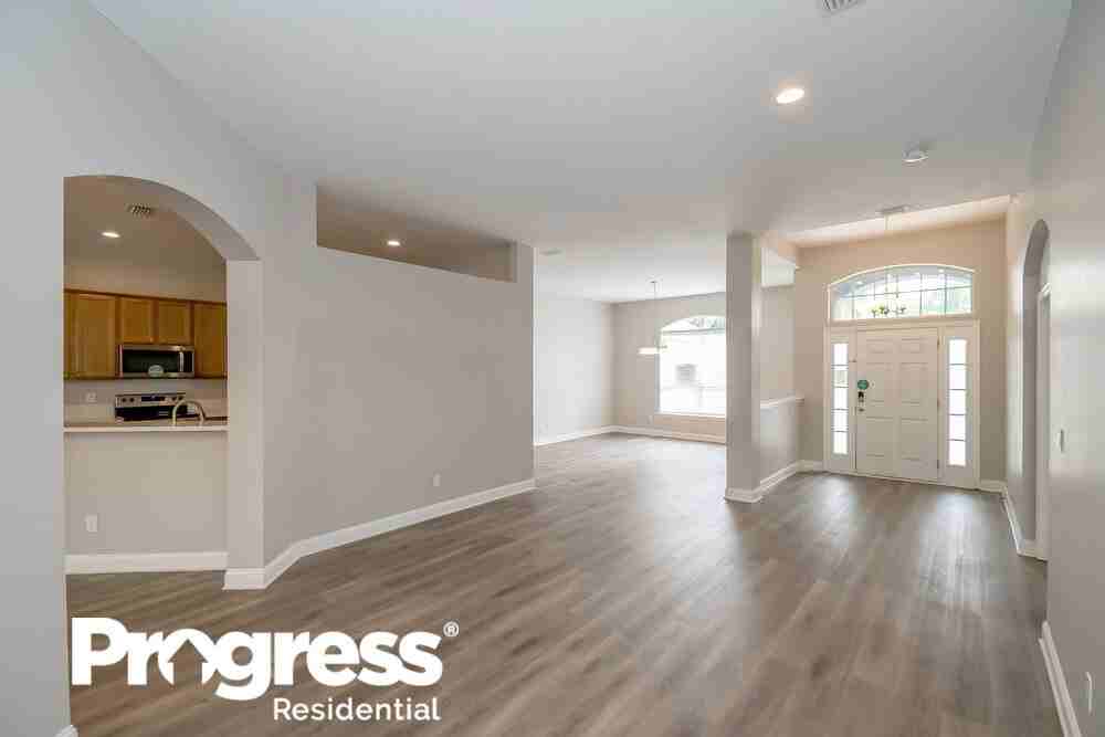 672 Mandy Oaks Dr - Photo 3 of 16