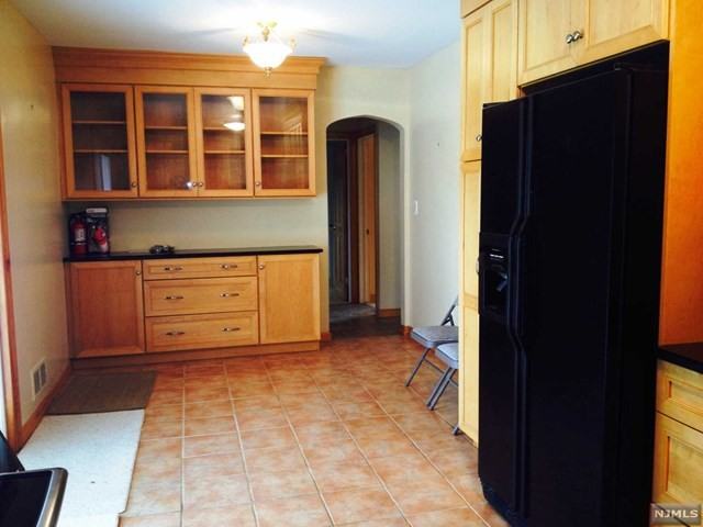 254 Wyckoff Ave - Photo 3 of 8