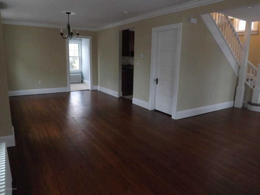 315 Willow Dr - Photo 2 of 9