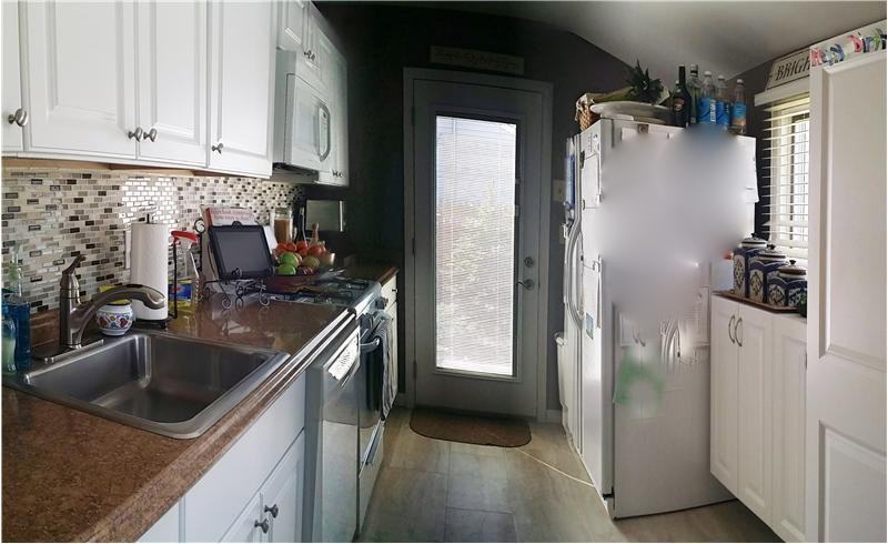 953 Gardiner Dr - Photo 2 of 16