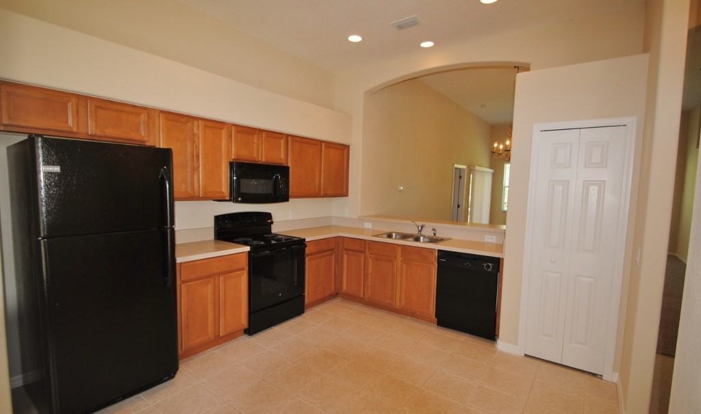 2492 Glasbern Cir - Photo 2 of 12