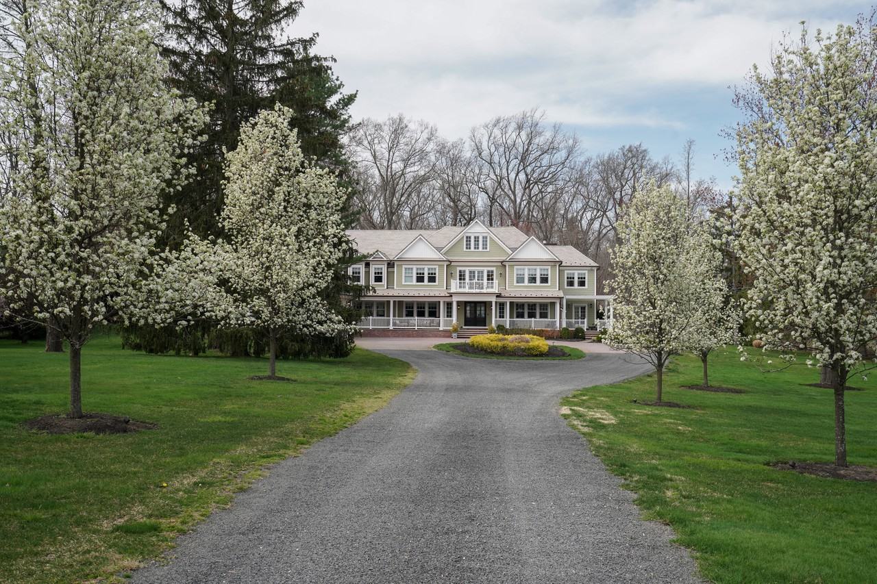 186 Rumson Rd - Photo 2 of 35