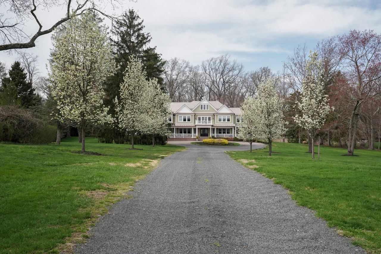 186 Rumson Rd - Photo 3 of 35