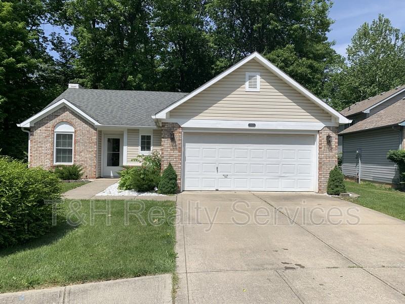 560 Grand Woods Dr - Photo 2 of 21