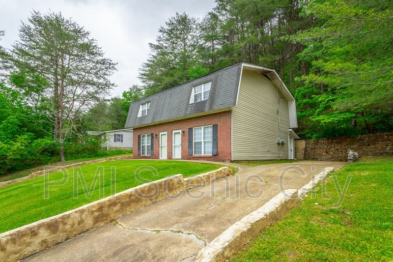 5238 Donlyn Ln - Photo 3 of 35