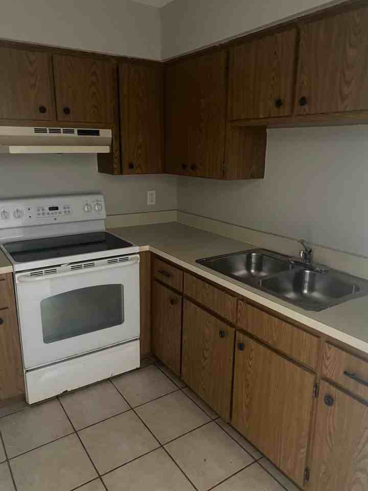 1418 Southeast 8th Terrace #6 - Photo 7 of 12