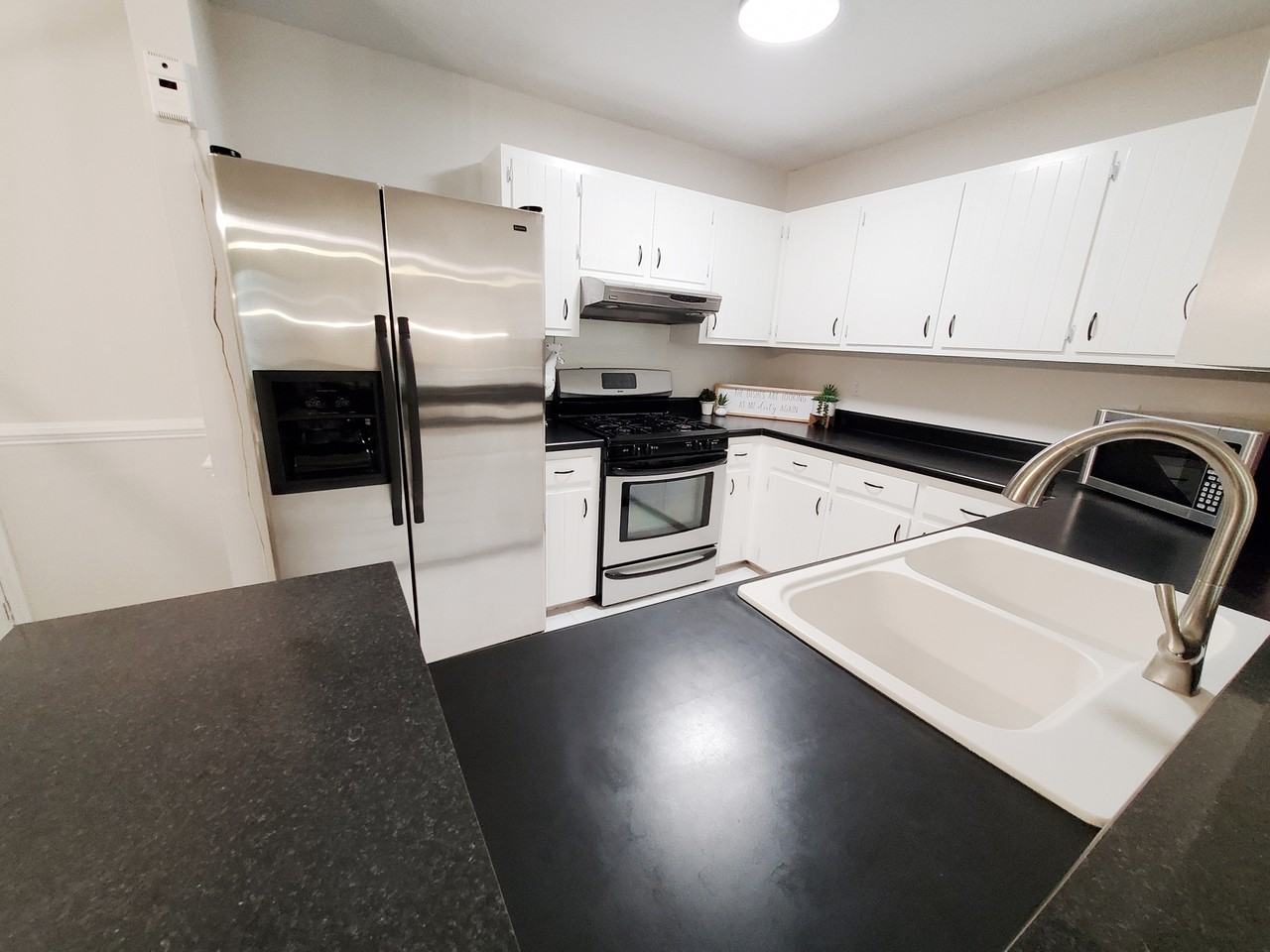 2824 Henslowe Dr - Photo 2 of 43