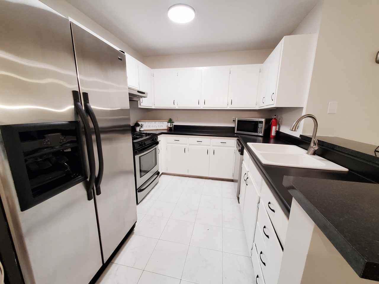 2824 Henslowe Dr - Photo 3 of 43