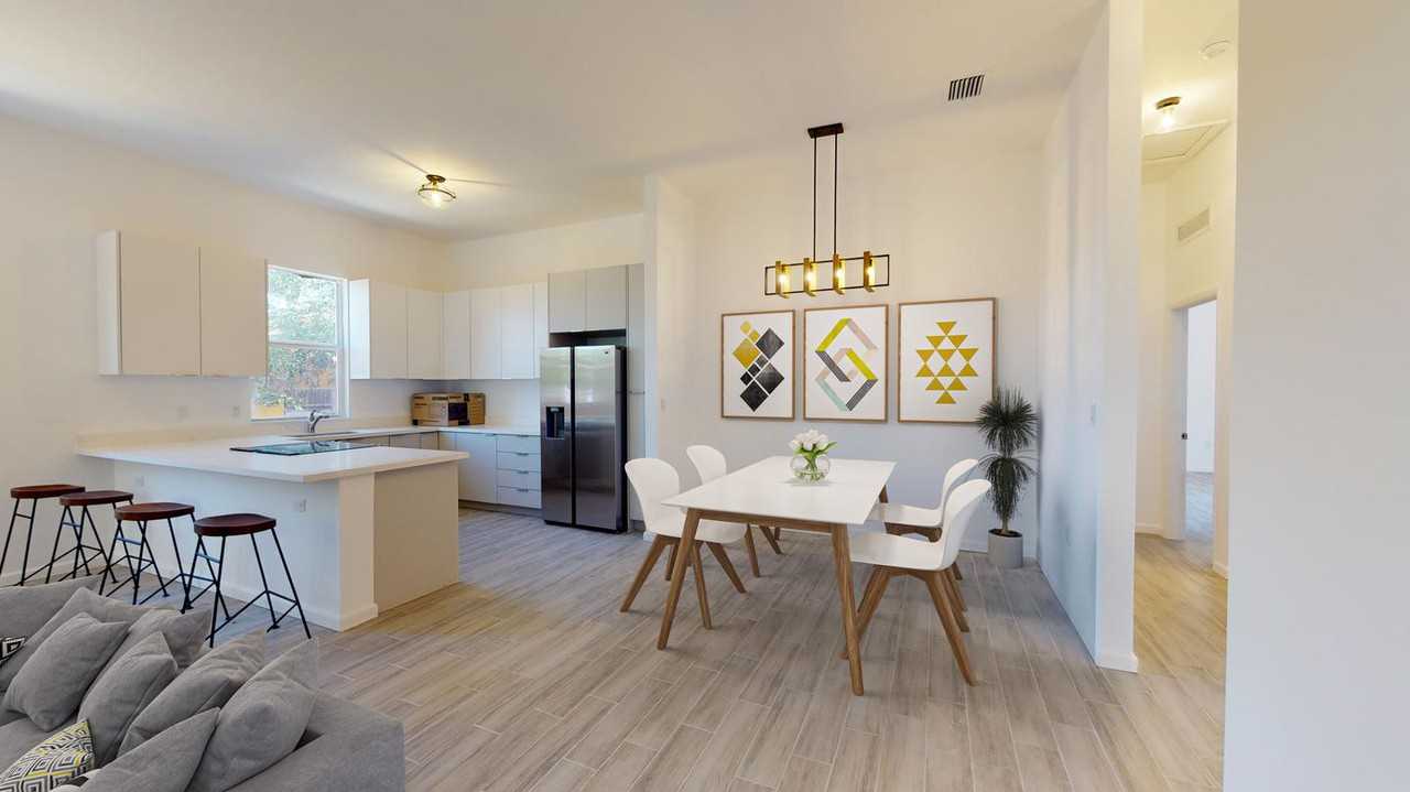 Brightly designed Little Haiti duplex minutes from Midtown - Photo 2 of 22