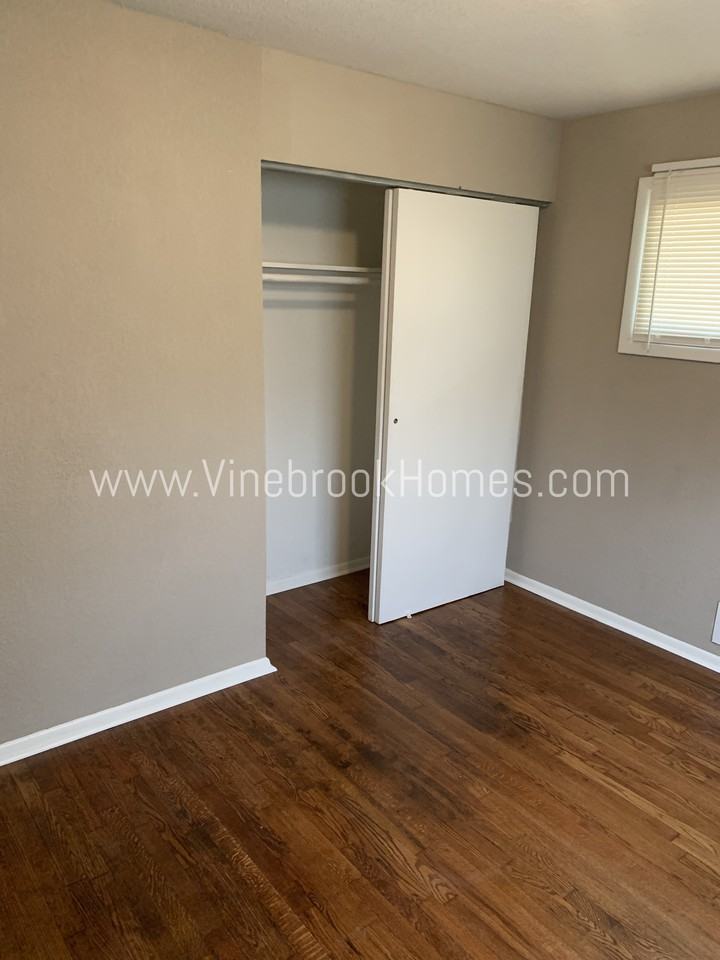 4607 Mersington Ave - Photo 3 of 7