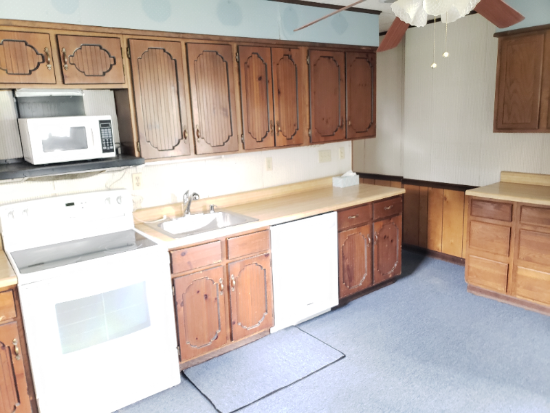 607 East St - Photo 3 of 16