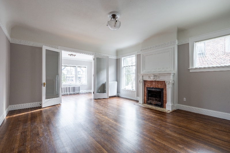 2565 N Terrace Ave - Photo 2 of 21