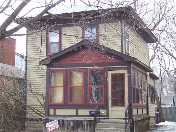 628 Locust St - Photo 2 of 5