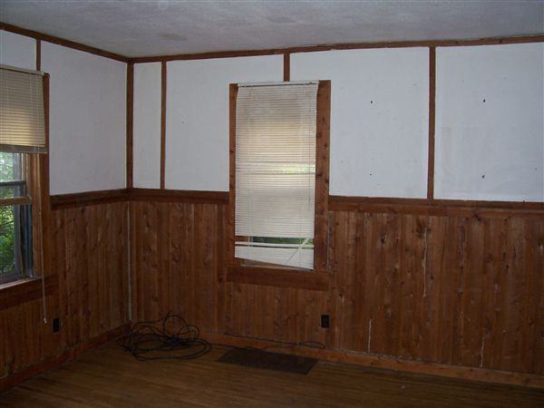 628 Locust St - Photo 3 of 5