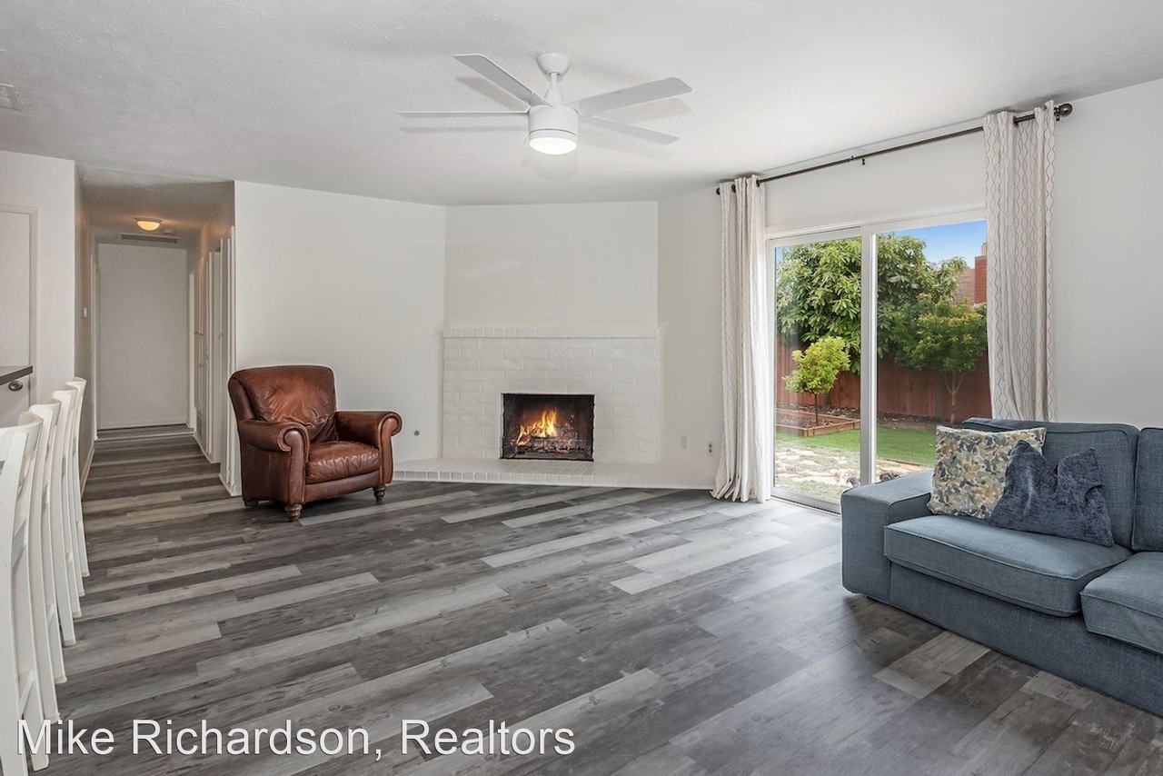 7641 Anchor Dr - Photo 3 of 20