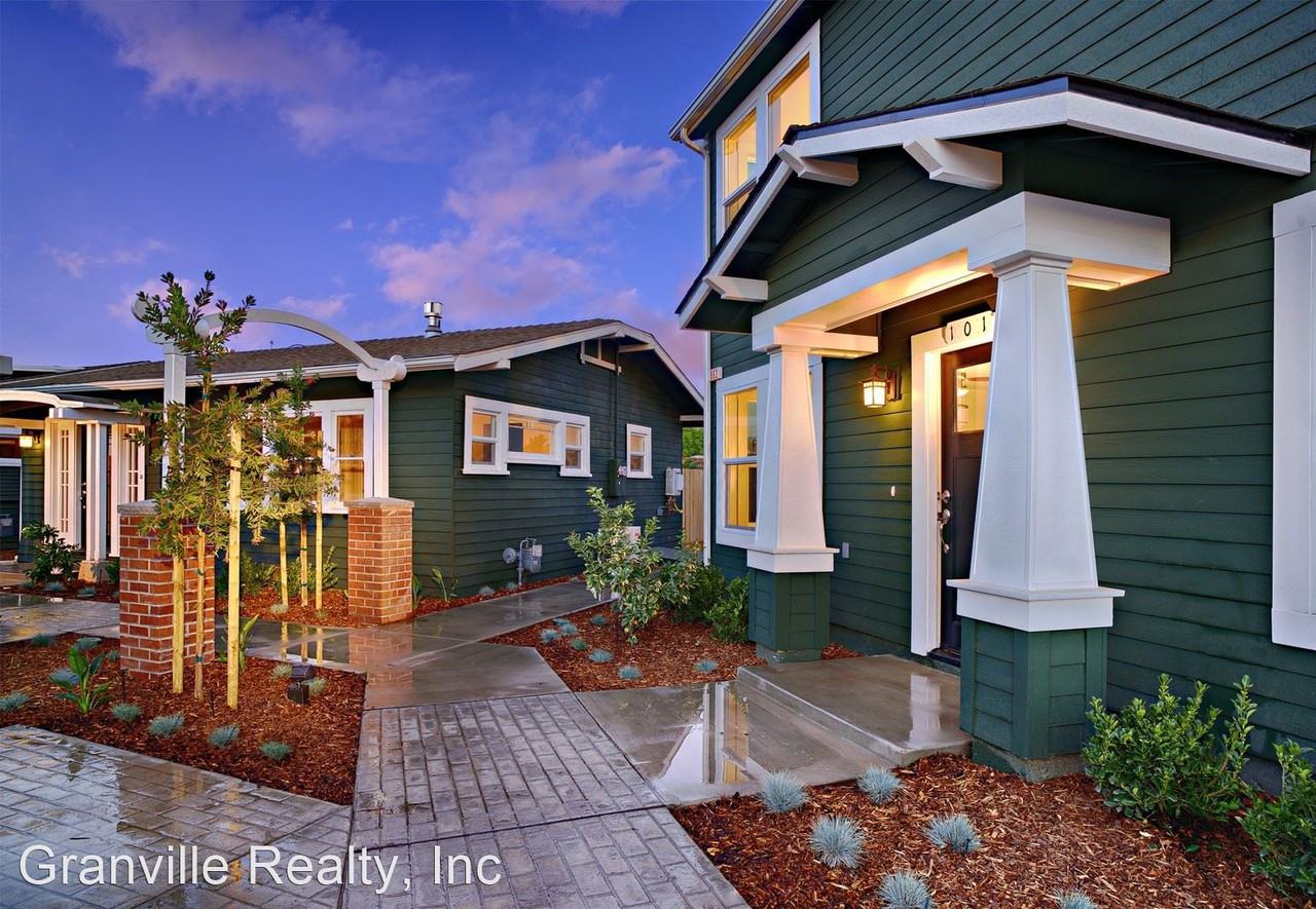 Bungalow Court 950-962 E. Divisadero - Photo 2 of 8