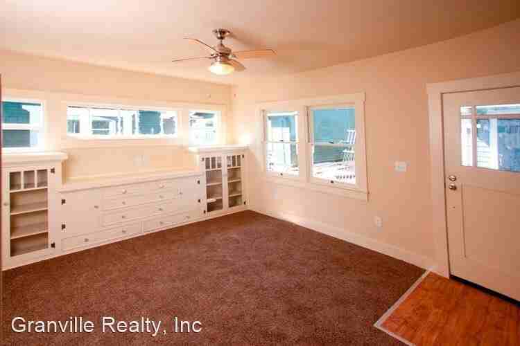 Bungalow Court 950-962 E. Divisadero - Photo 3 of 8