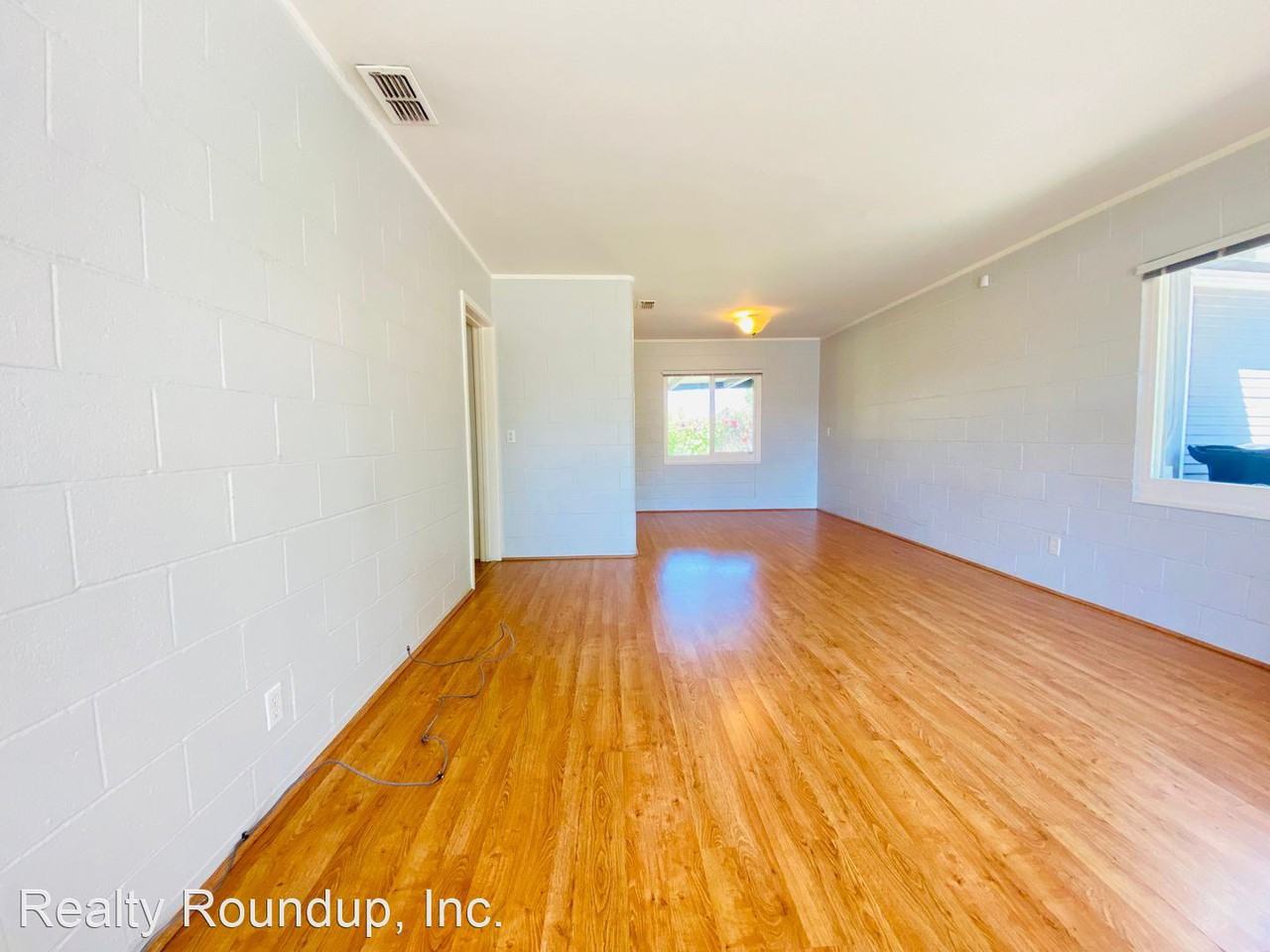 5306 Esmeralda St - Photo 3 of 20