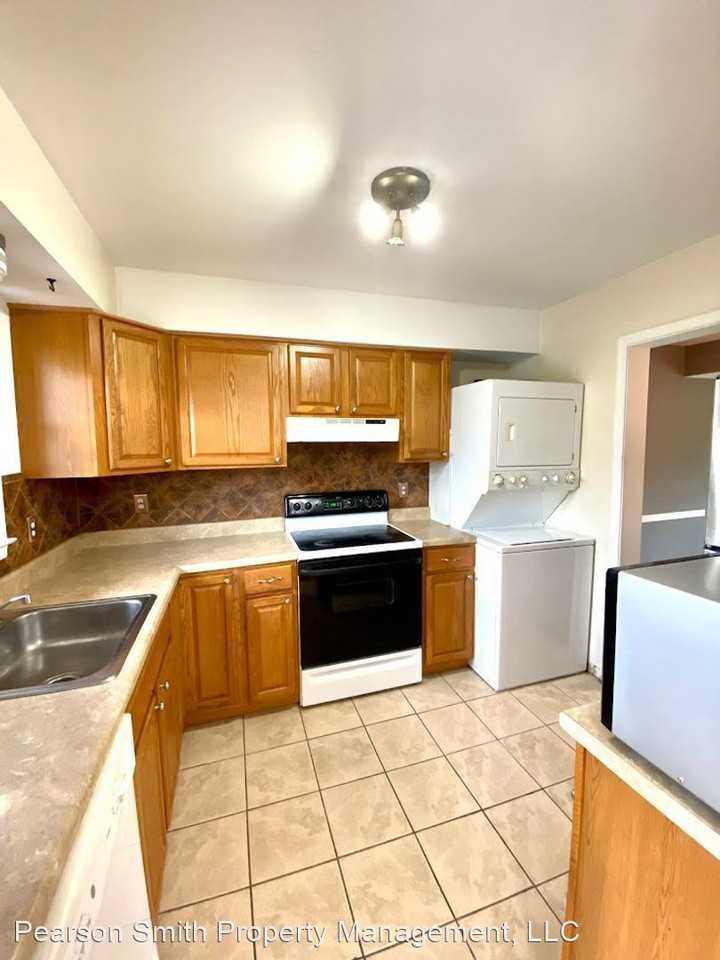 1049 Brixton Ct - Photo 3 of 9