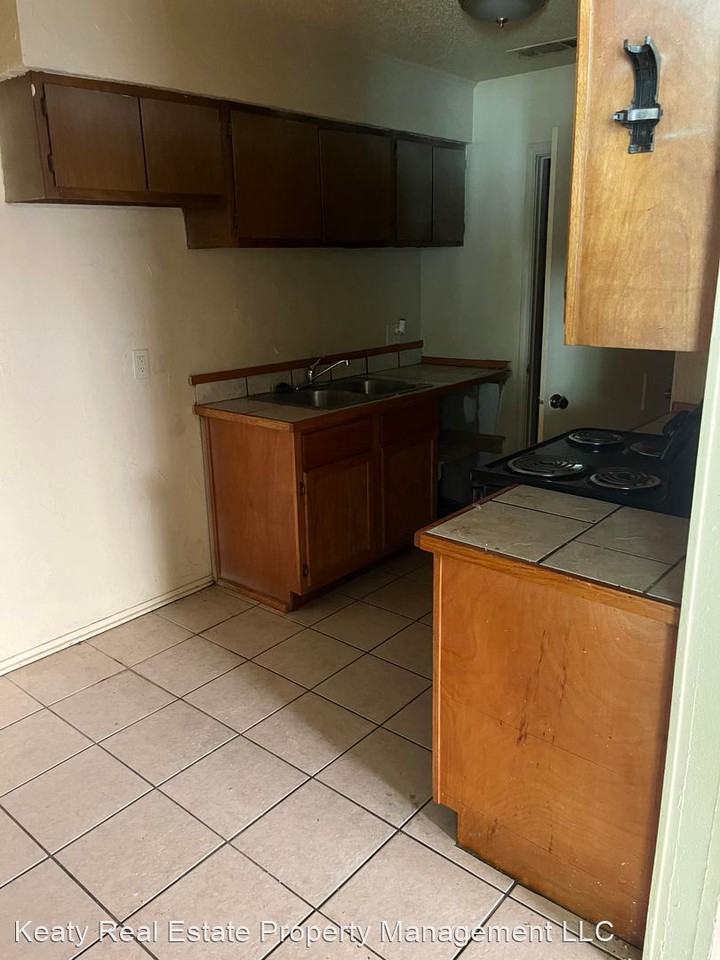 408 Marigny Circle - Photo 3 of 5