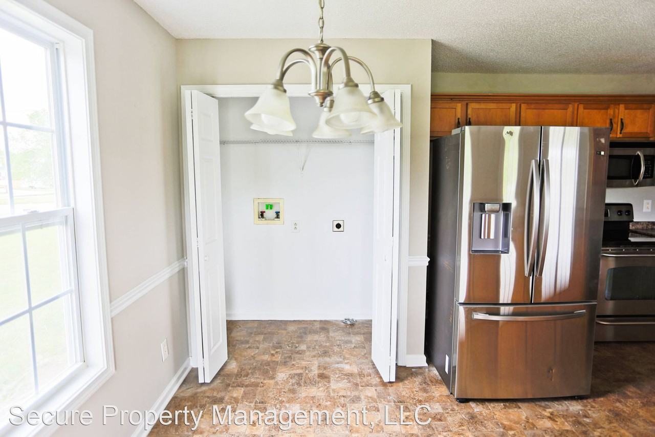 1276 Archwood Dr - Photo 3 of 20