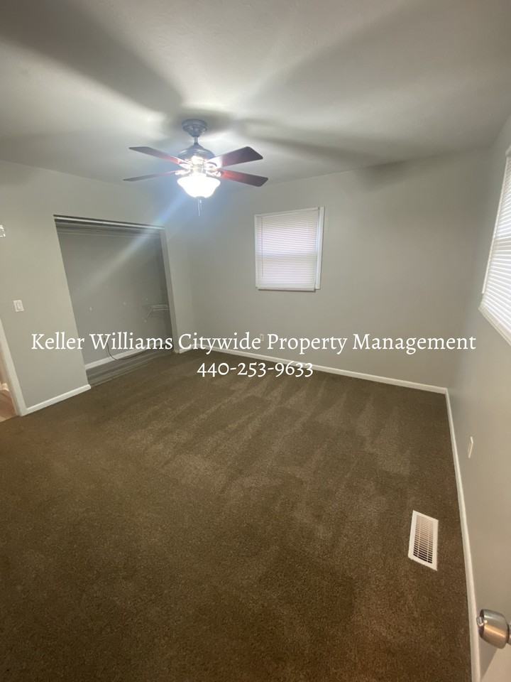 241 Windsor Dr - Photo 2 of 5