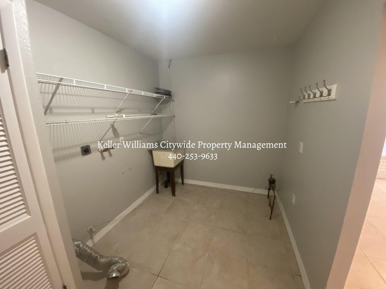 241 Windsor Dr - Photo 5 of 5