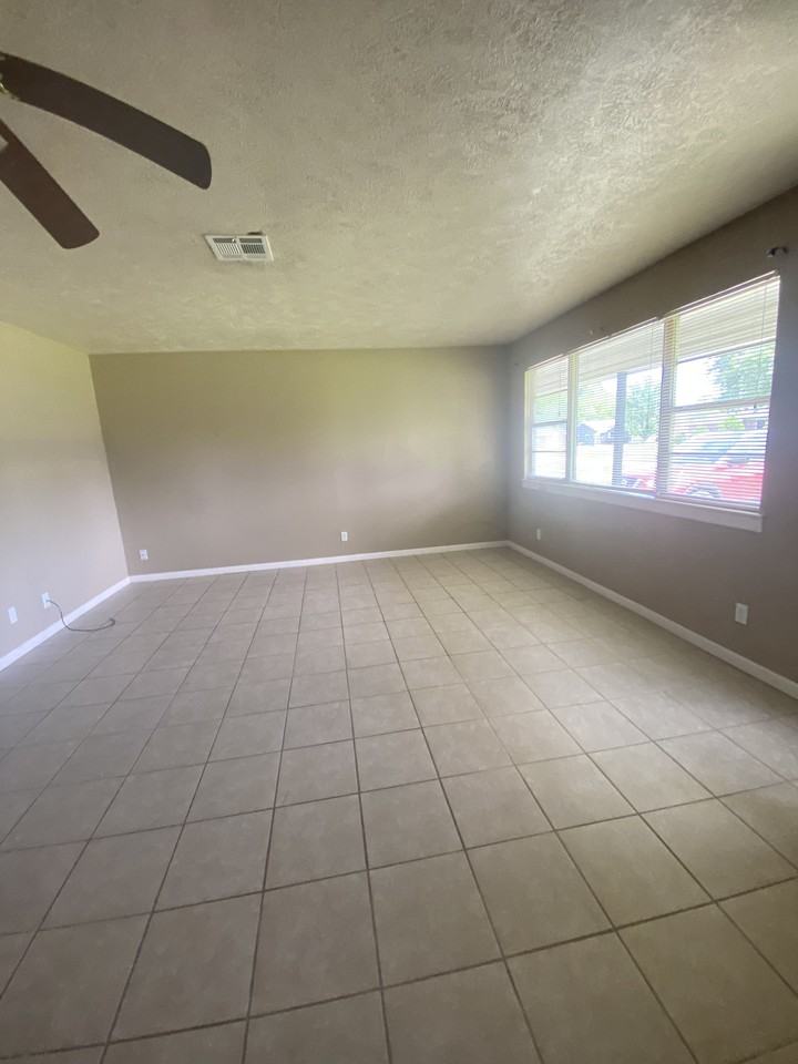 2901 Rose Ln - Photo 2 of 18