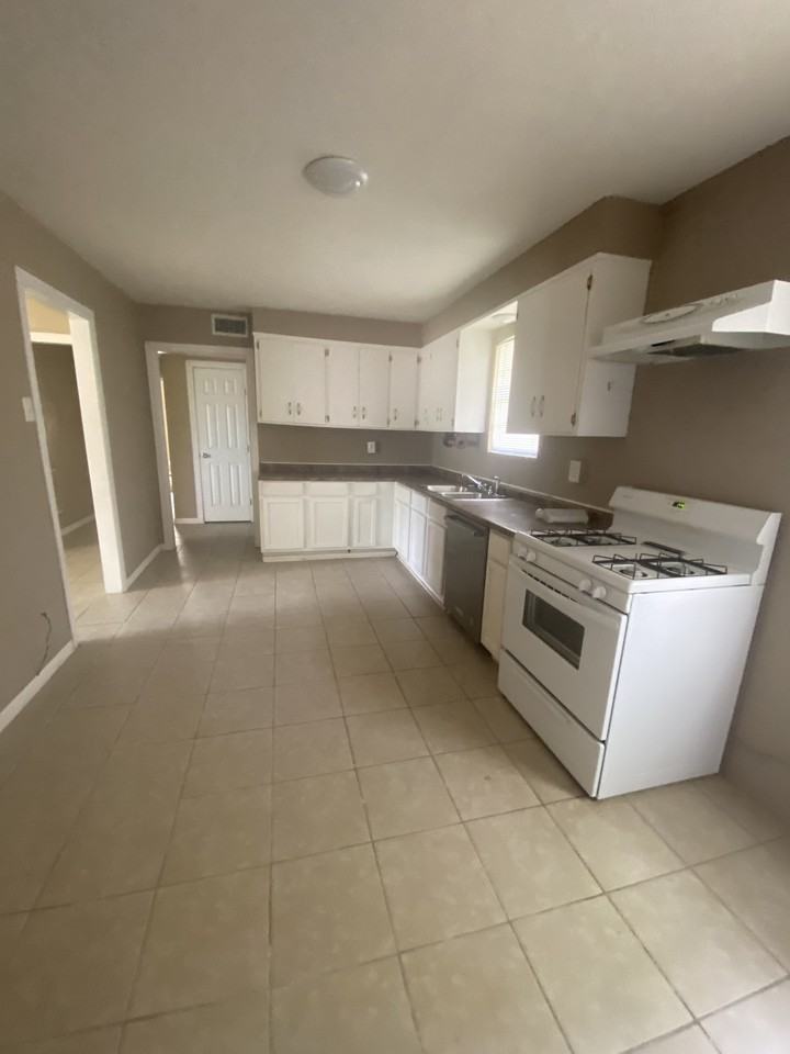 2901 Rose Ln - Photo 6 of 18