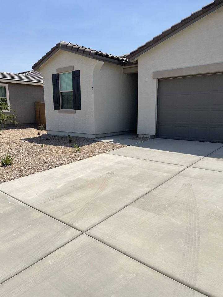 261 E Tahiti Dr - Photo 2 of 18