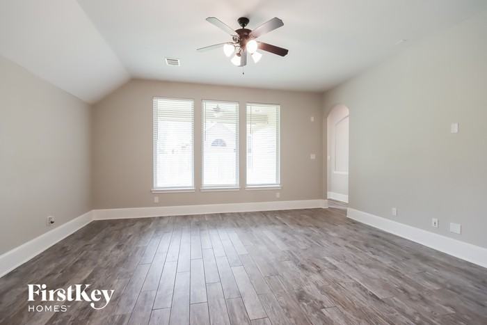 18911 Hikers Trail Dr - Photo 3 of 15