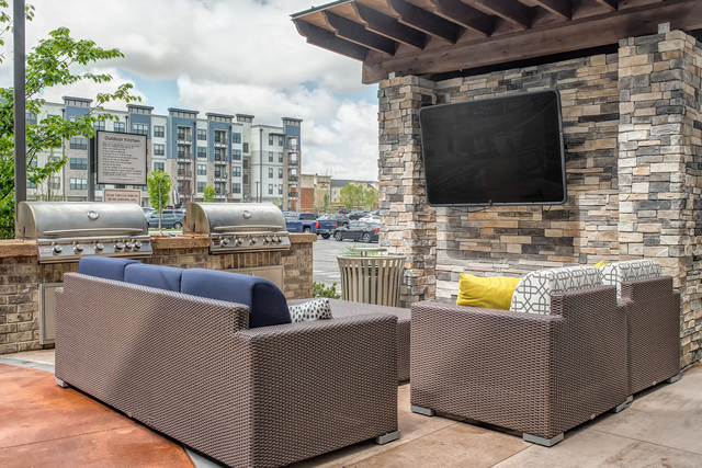 Vintage at the Avenue Apartments - Photo 7 of 37