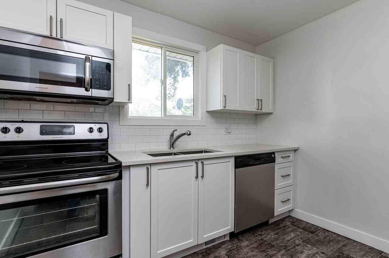 706 Manhattan Avenue - Photo 2 of 13