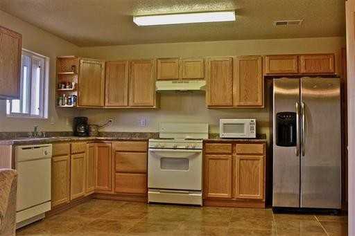 140 Jessie James - Photo 3 of 6